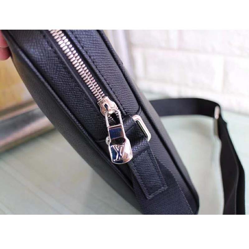 LV BAG/ 21 x 25 x 4 cm