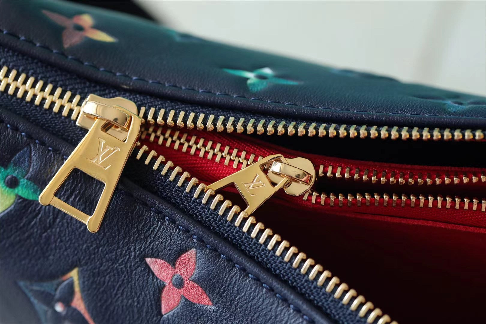 LV BAG/ 26 x 20 x 12 cm