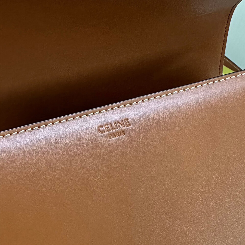 Celine bag/ 22 x 15.5 x 6 CM