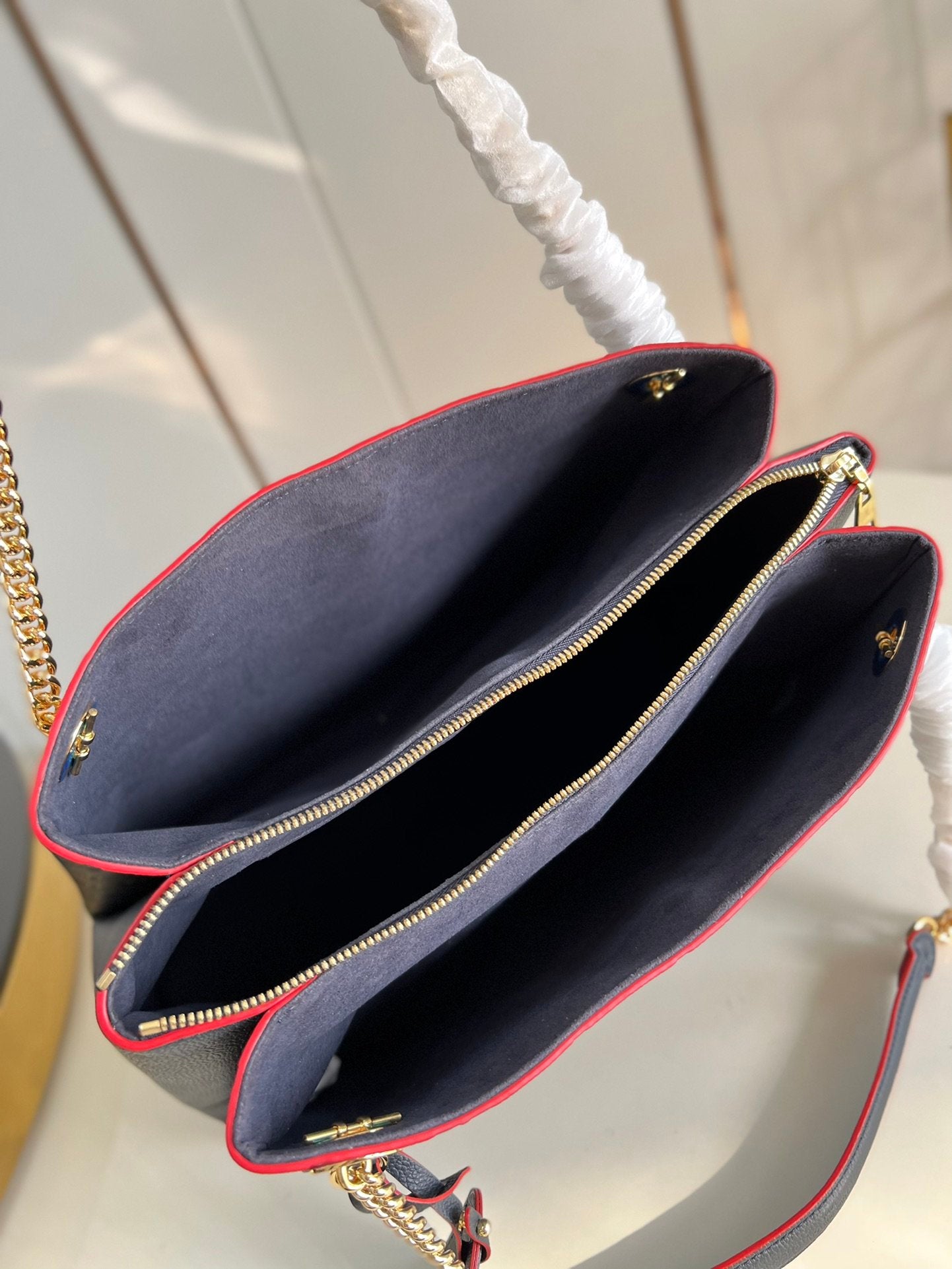 LV BAG/37 x 26 x 15 cm