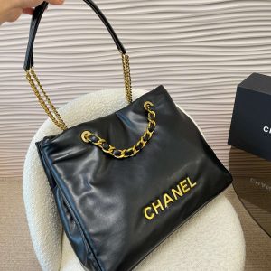Chanel Bag/ 40 x 31 cm