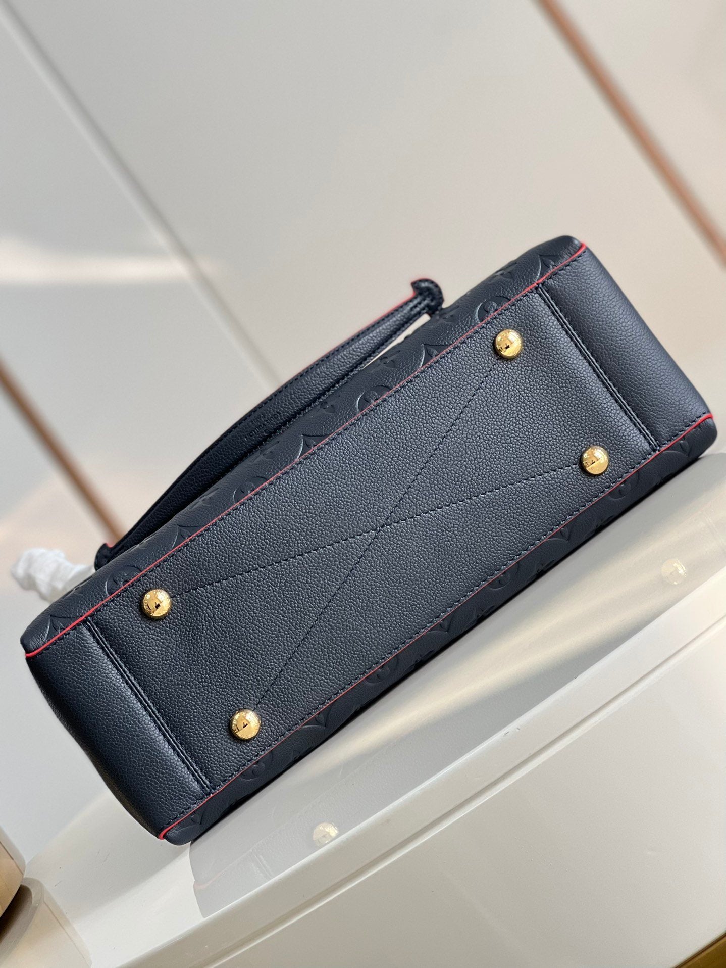 LV BAG/37 x 26 x 15 cm