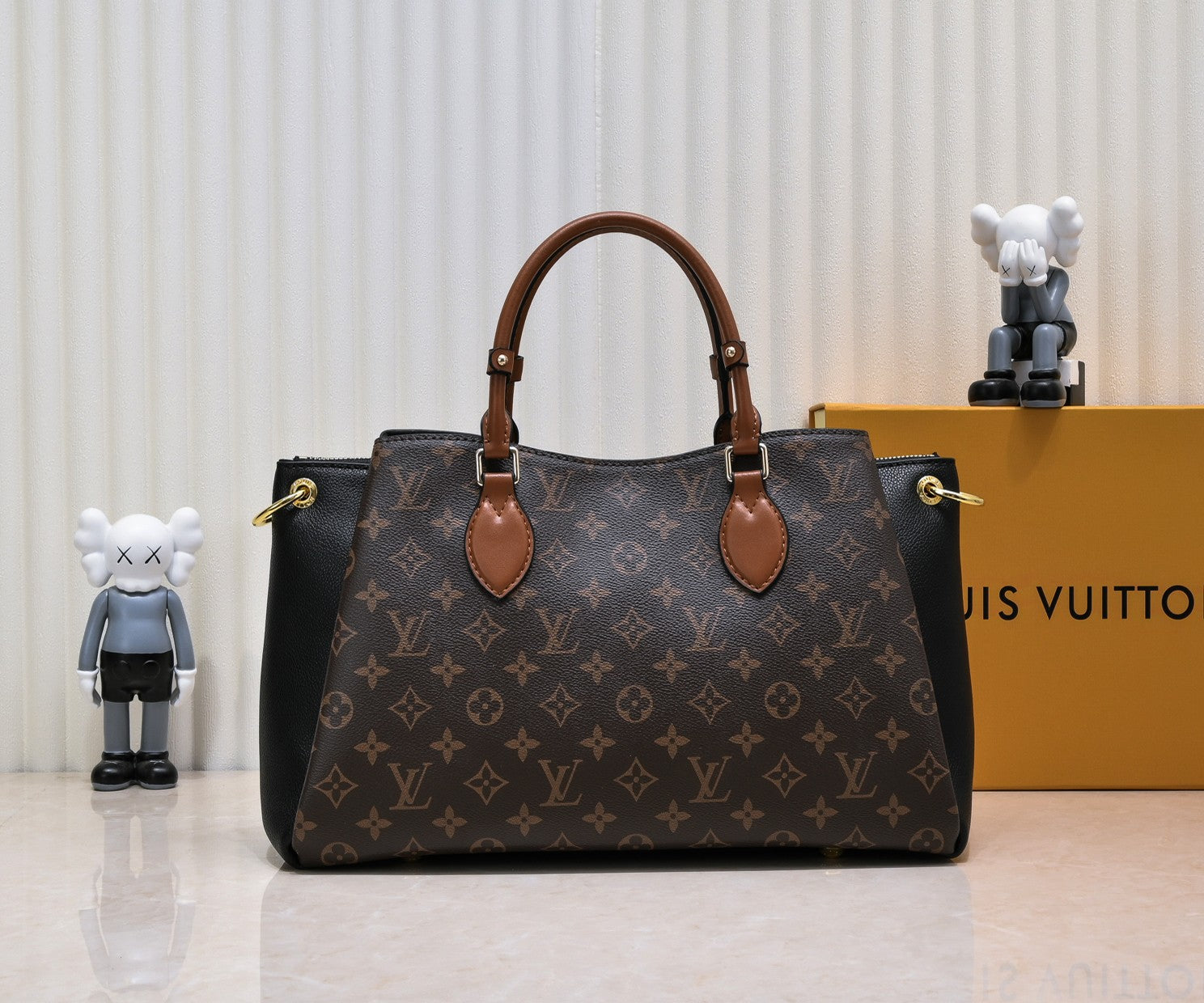 LV BAG/ 40 x 23 x 14 cm