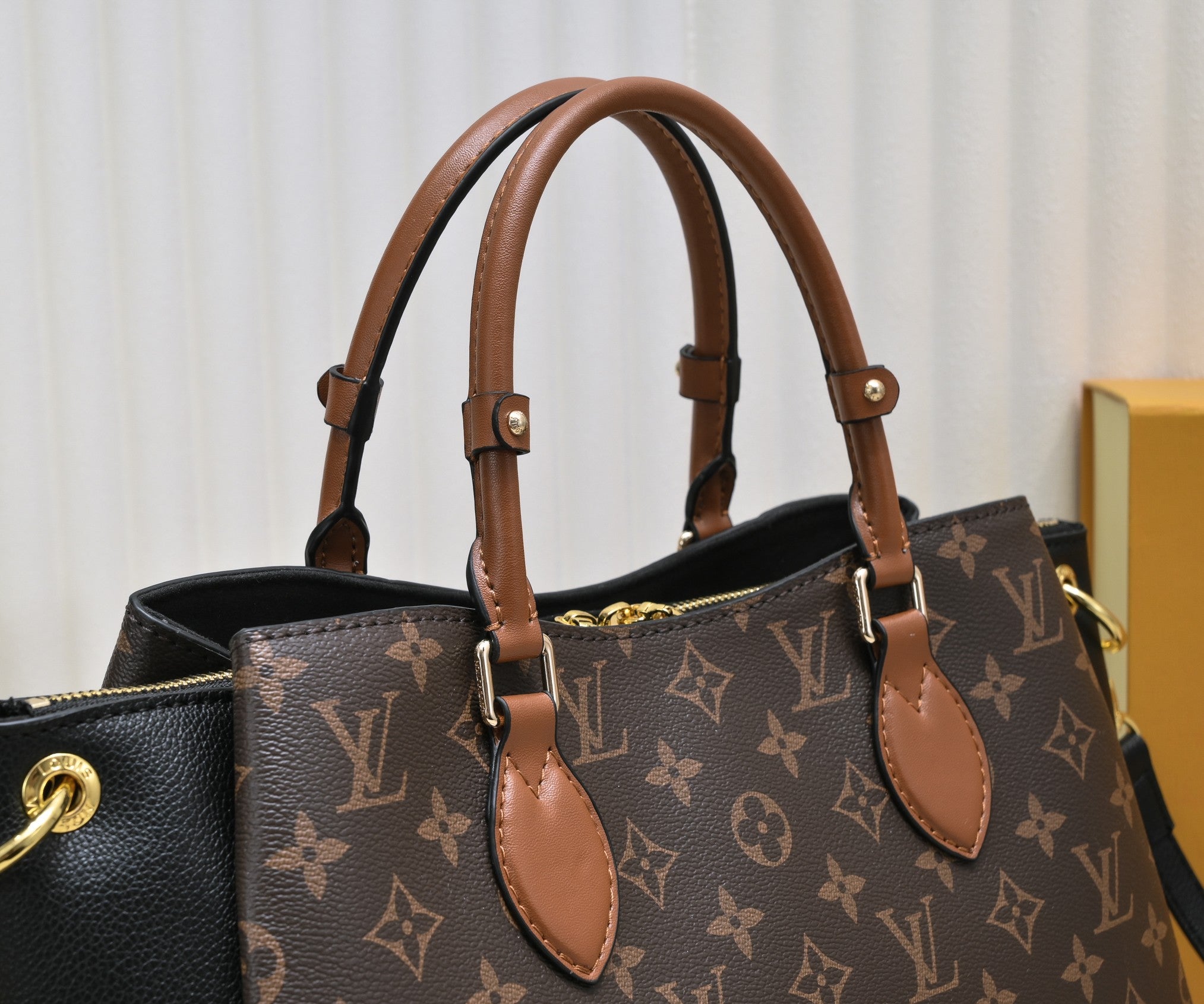 LV BAG/ 40 x 23 x 14 cm