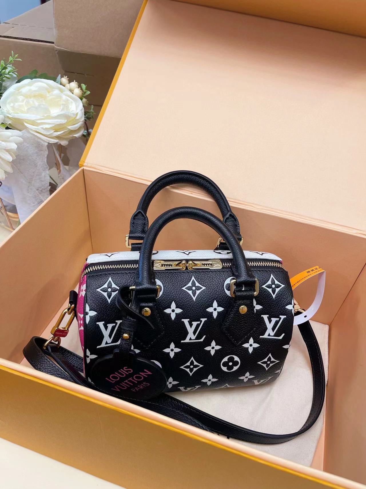 LV BAG/ 20.5 x 13.5 x 12 cm 