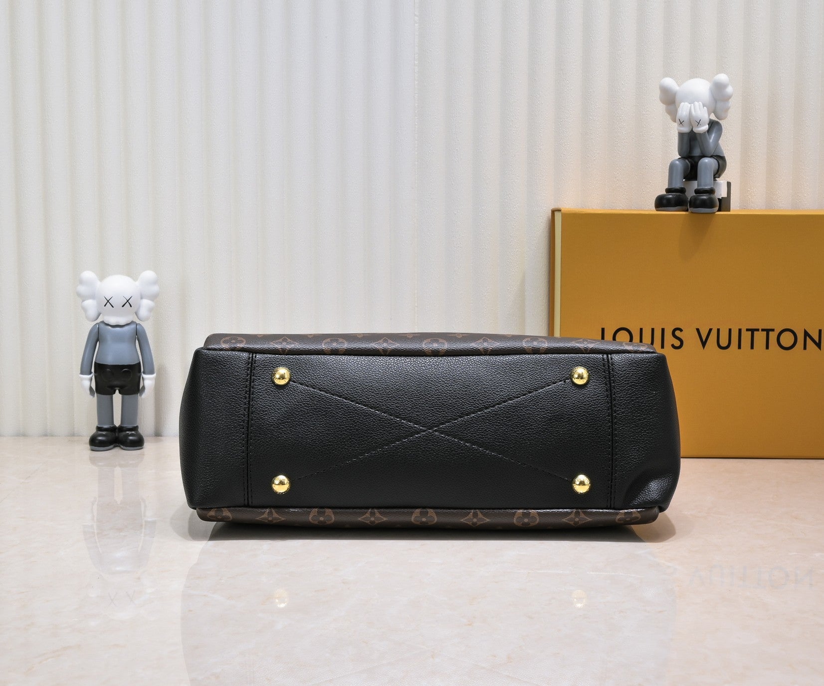 LV BAG/ 40 x 23 x 14 cm