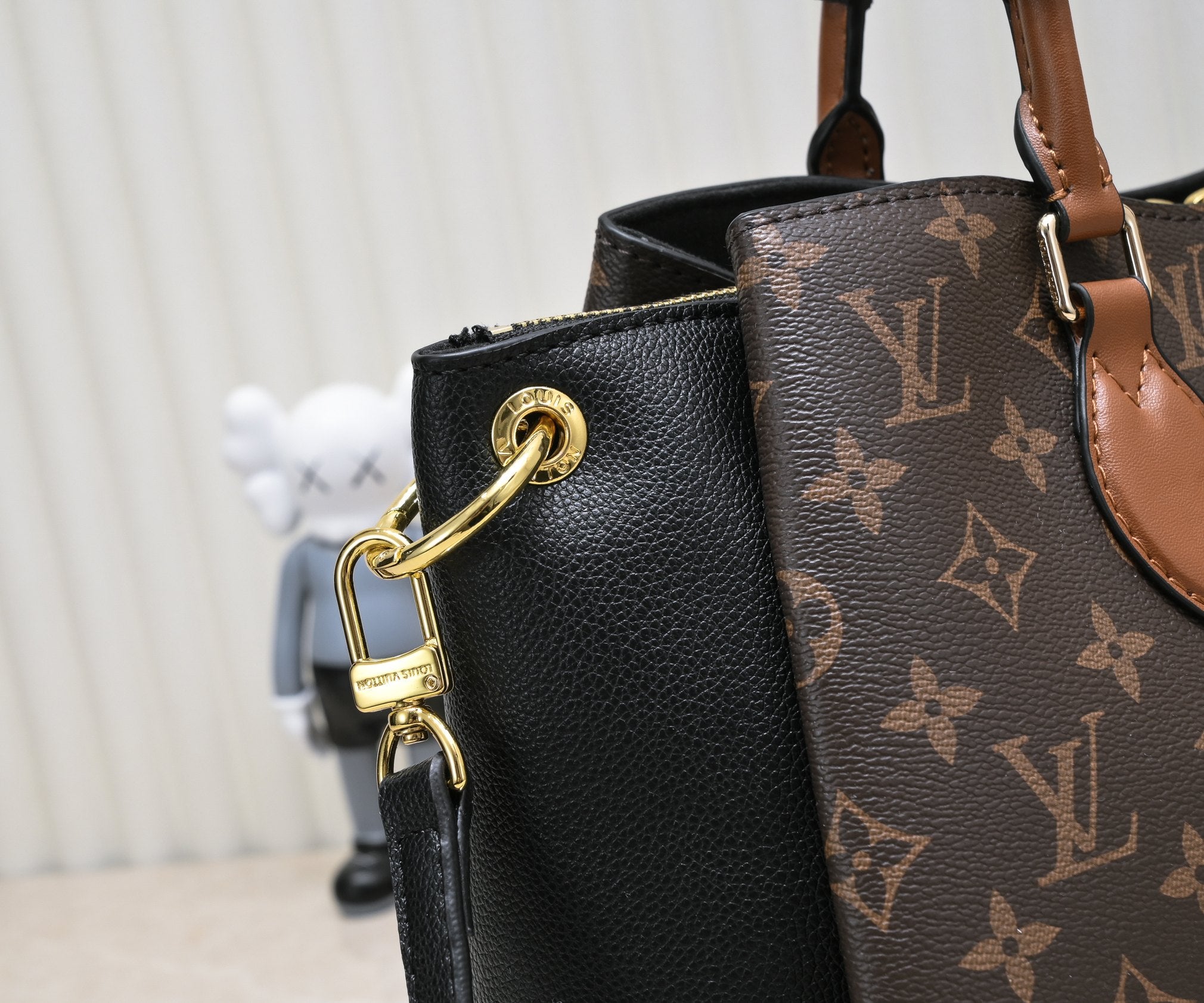 LV BAG/ 40 x 23 x 14 cm