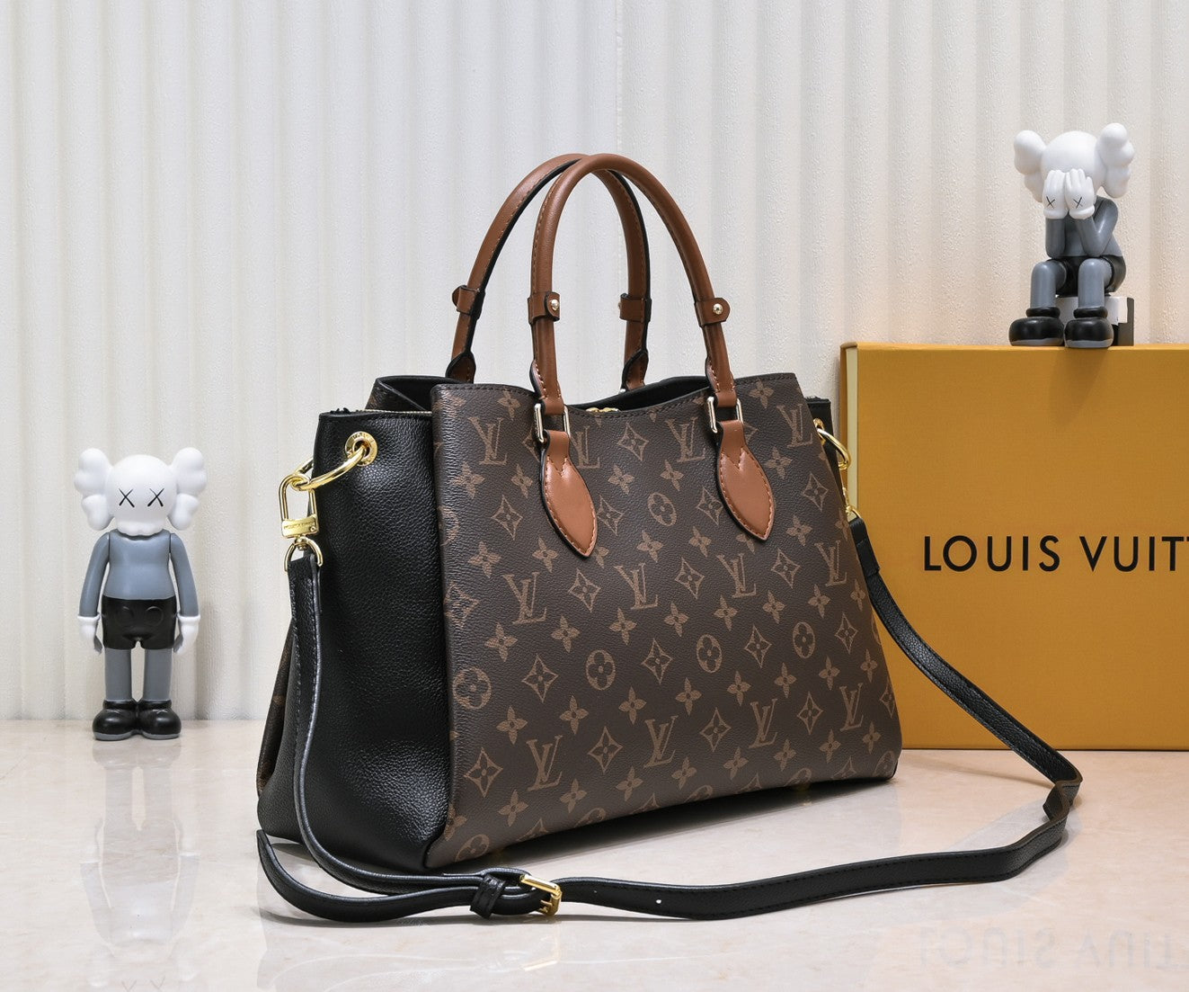 LV BAG/ 40 x 23 x 14 cm
