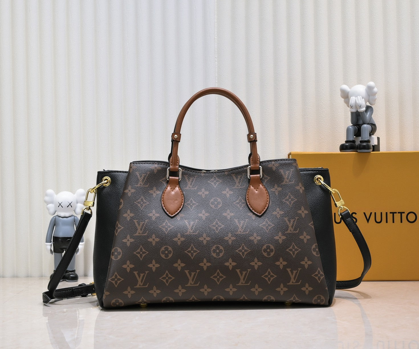 LV BAG/ 40 x 23 x 14 cm