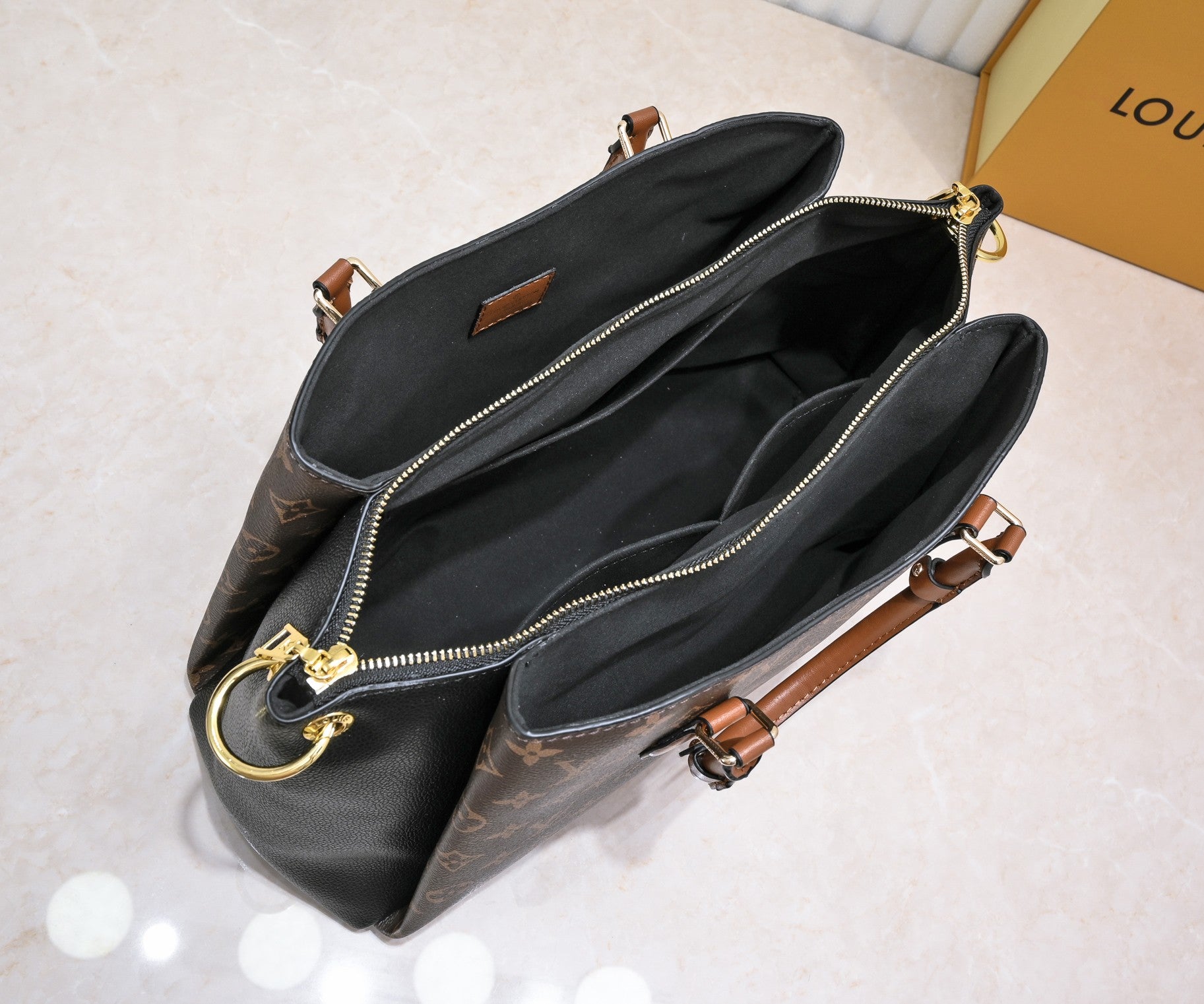 LV BAG/ 40 x 23 x 14 cm