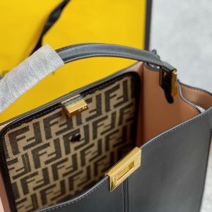 Fendi Bag/ 32 x 28 x 12 cm