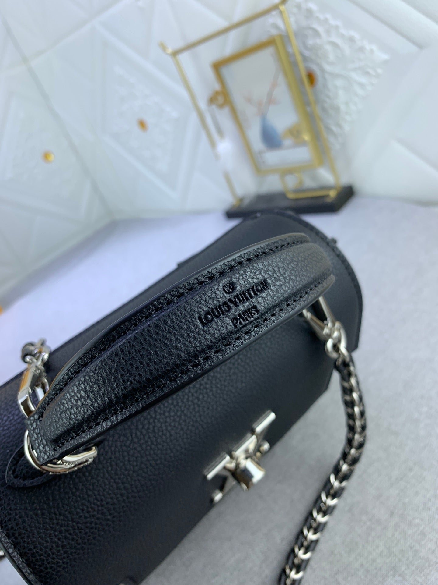 LV BAG/ 23 x 17 x 10 cm 