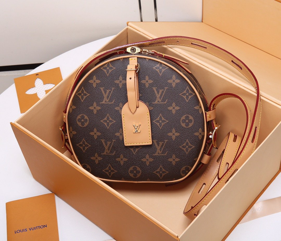 LV BAG/ 20*22.5*8cm