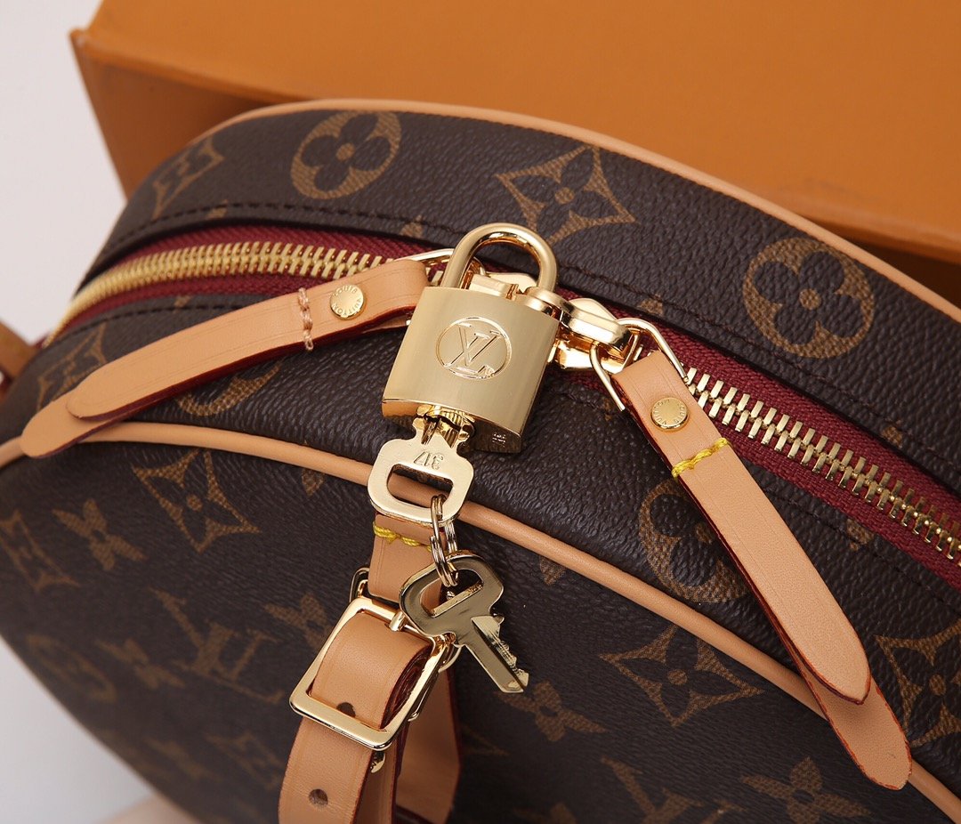 LV BAG/ 20*22.5*8cm