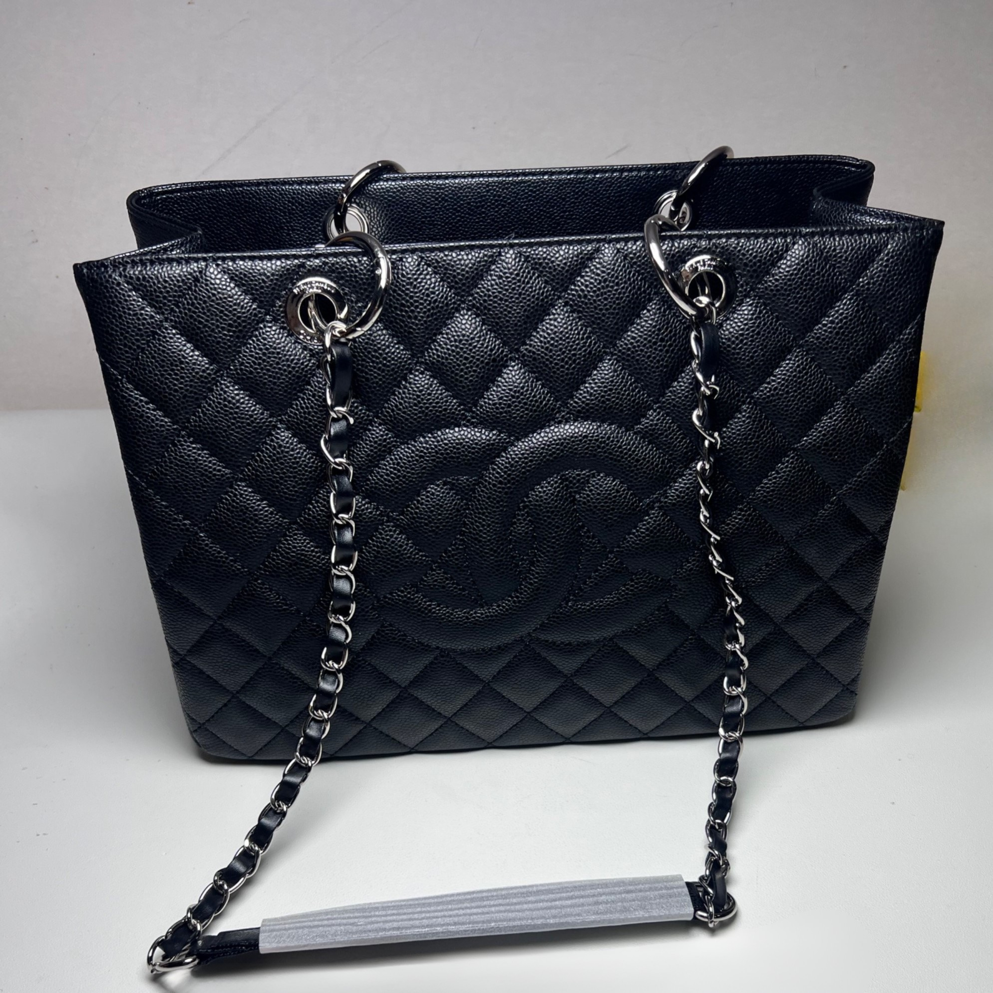 Chanel bag/ 34 x 25 x 13 cm