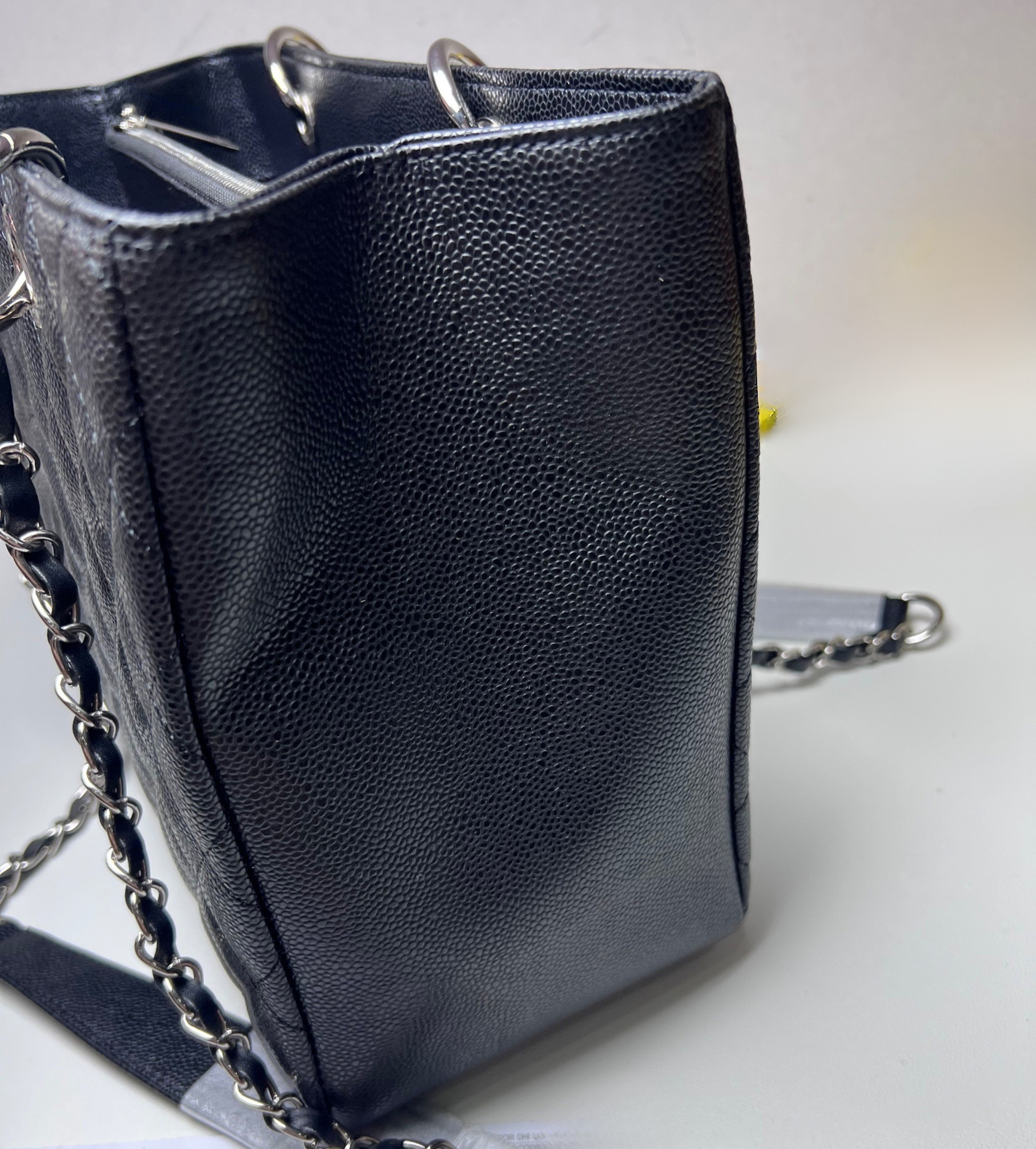 Chanel bag/ 34 x 25 x 13 cm