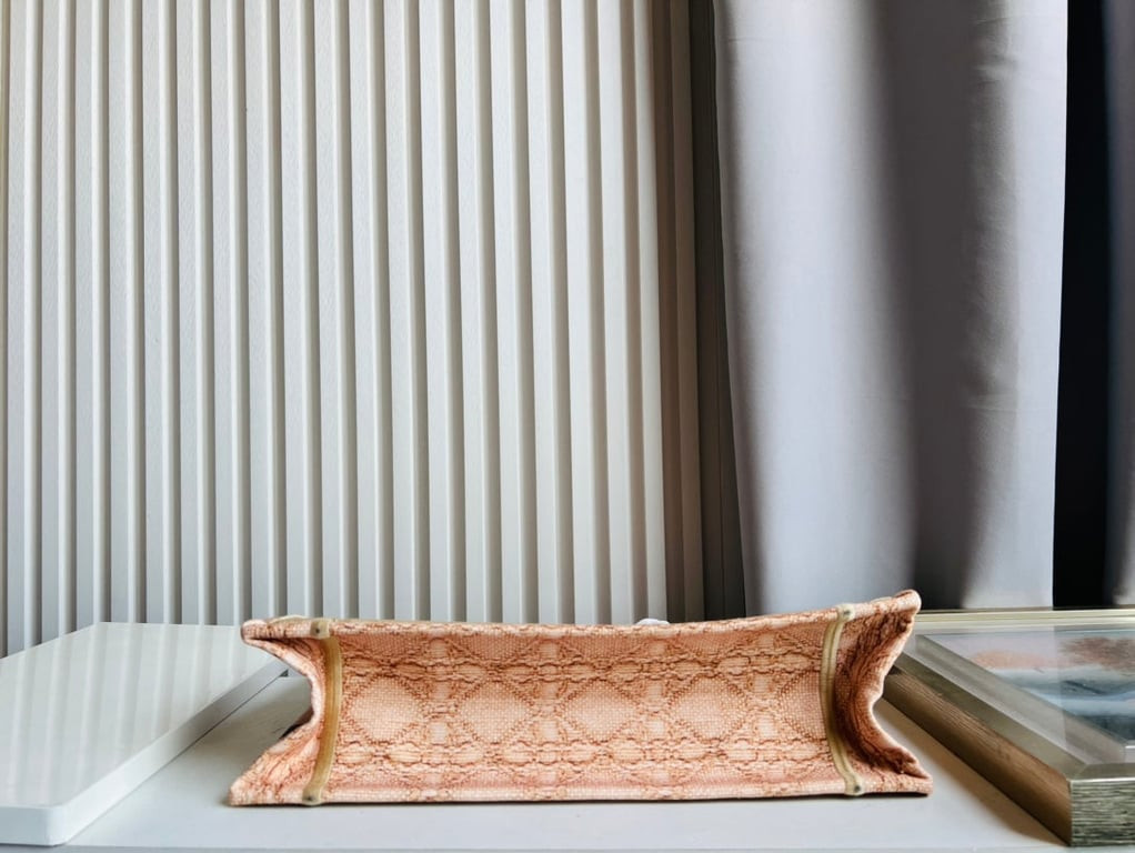 DR Bag/  36 x 27.5 x 16.5 cm 