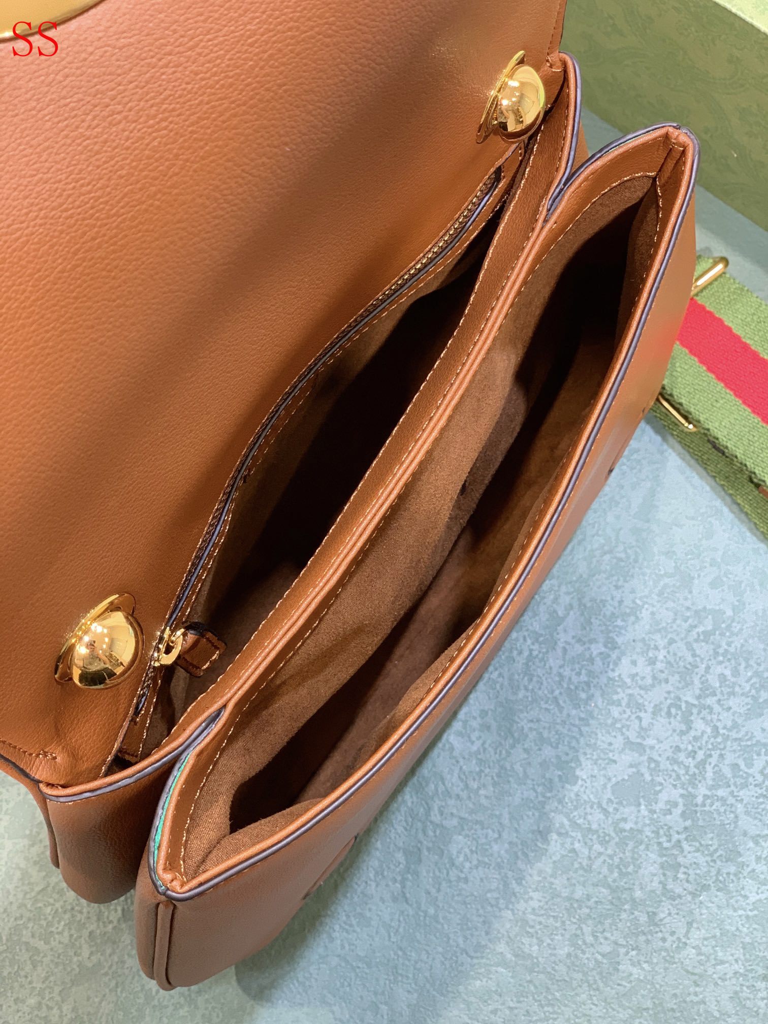 GC BAG/ 29 x 22 x 7 cm