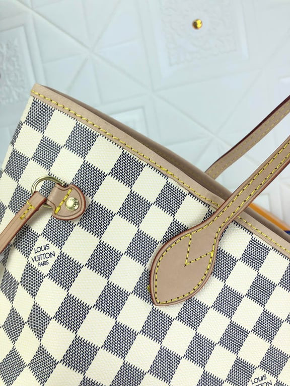 LV Bag/ 40 x 33 x 20 cm