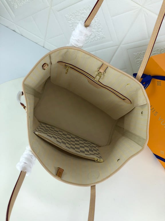 LV Bag/ 40 x 33 x 20 cm