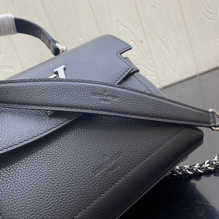 LV Bag/ 23 x 16 x 10 cm