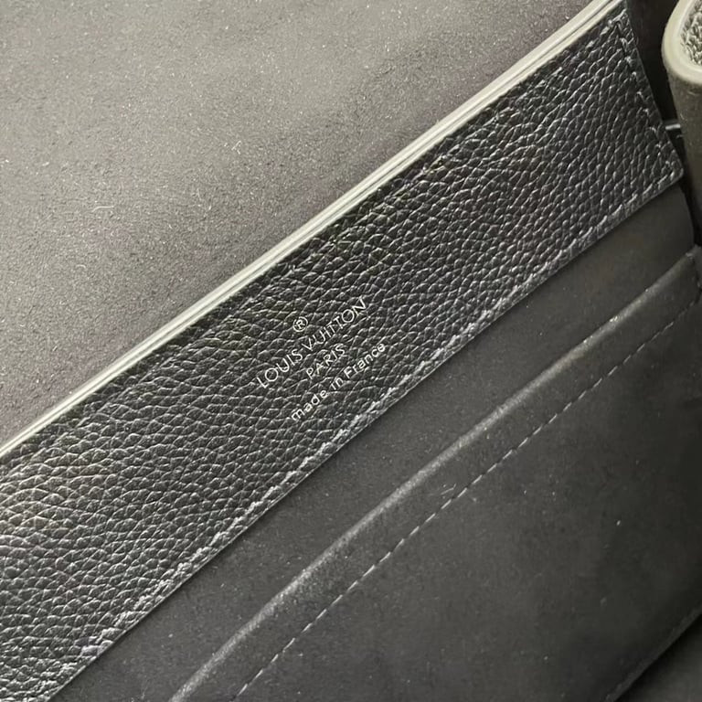 LV Bag/ 23 x 16 x 10 cm