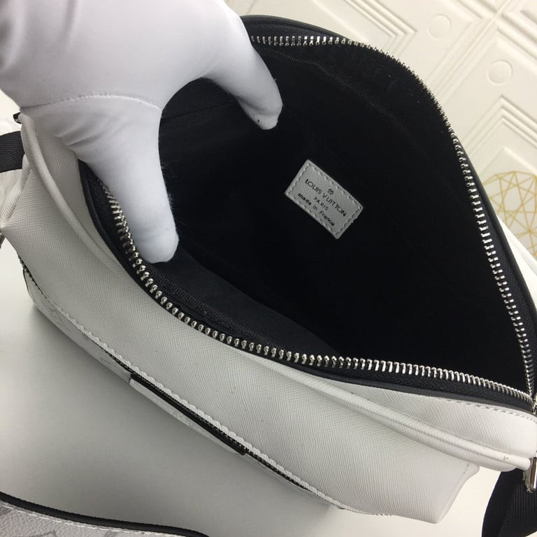  LV Bag/ 29 x 20 x 10.5 cm 