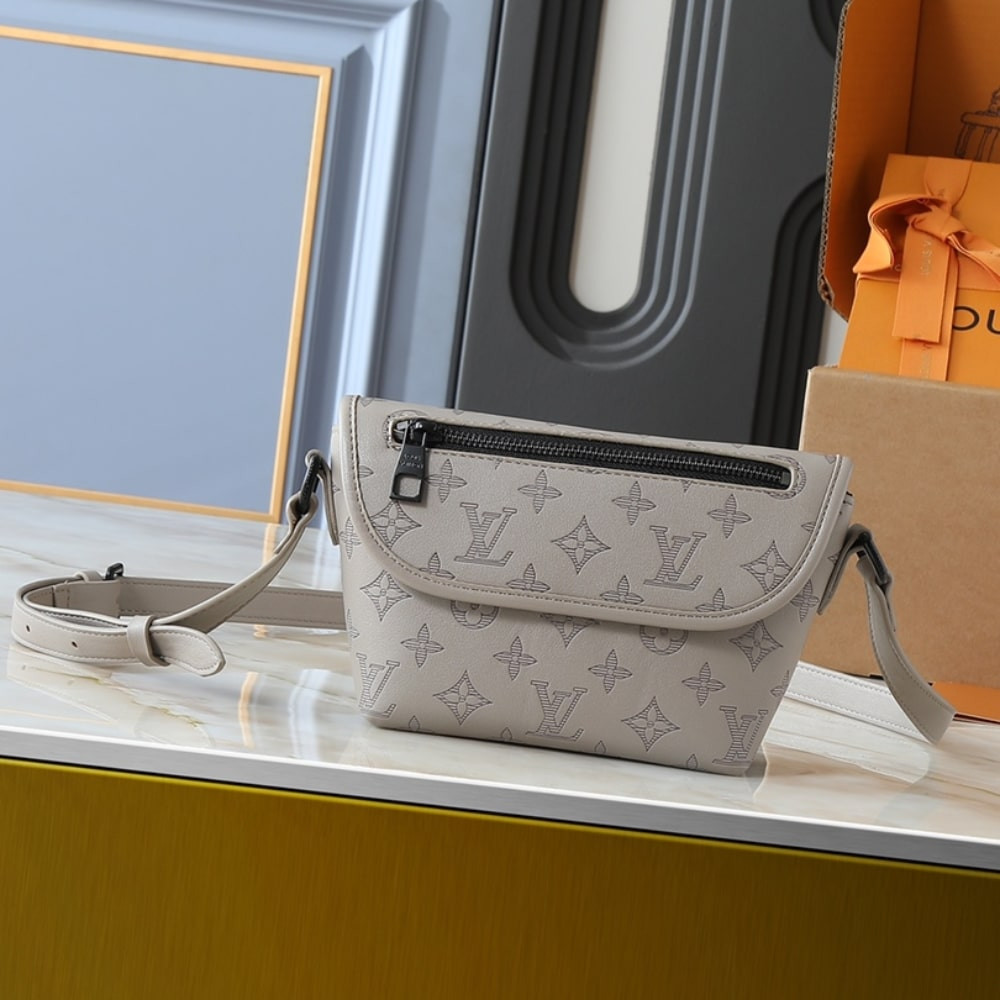 LV bag/ 16 x 5 x 22.5 cm