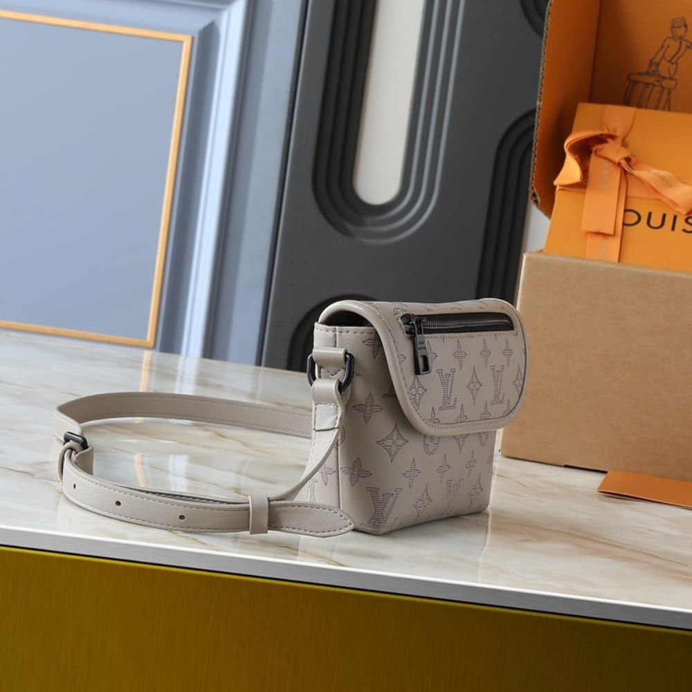 LV bag/ 16 x 5 x 22.5 cm