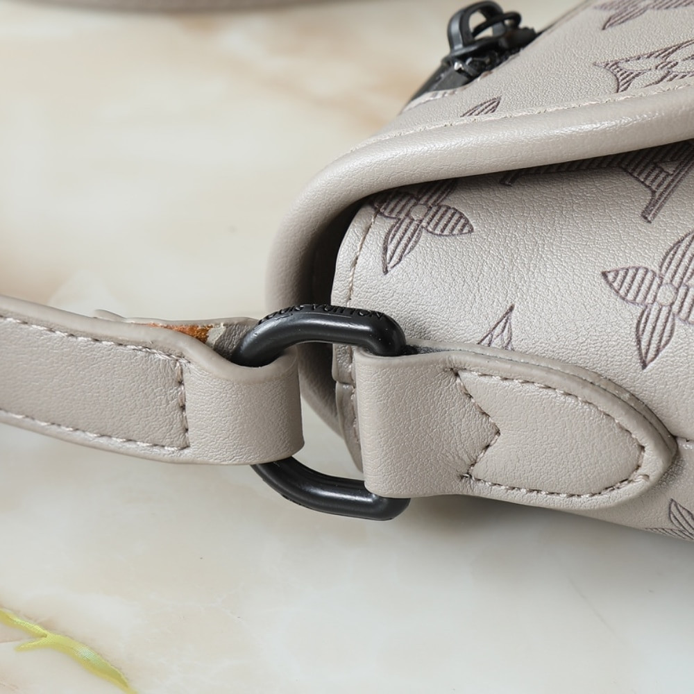 LV bag/ 16 x 5 x 22.5 cm