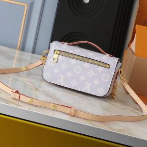 LV bag/ 21.5 x 13.5 x 6 cm