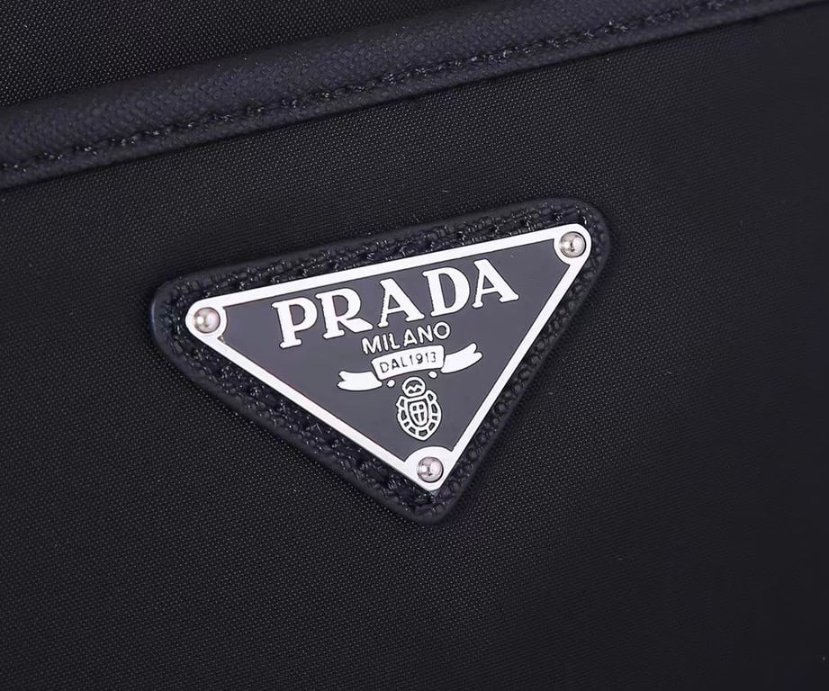 Prada Bag/  23 x 16 x 7 cm 