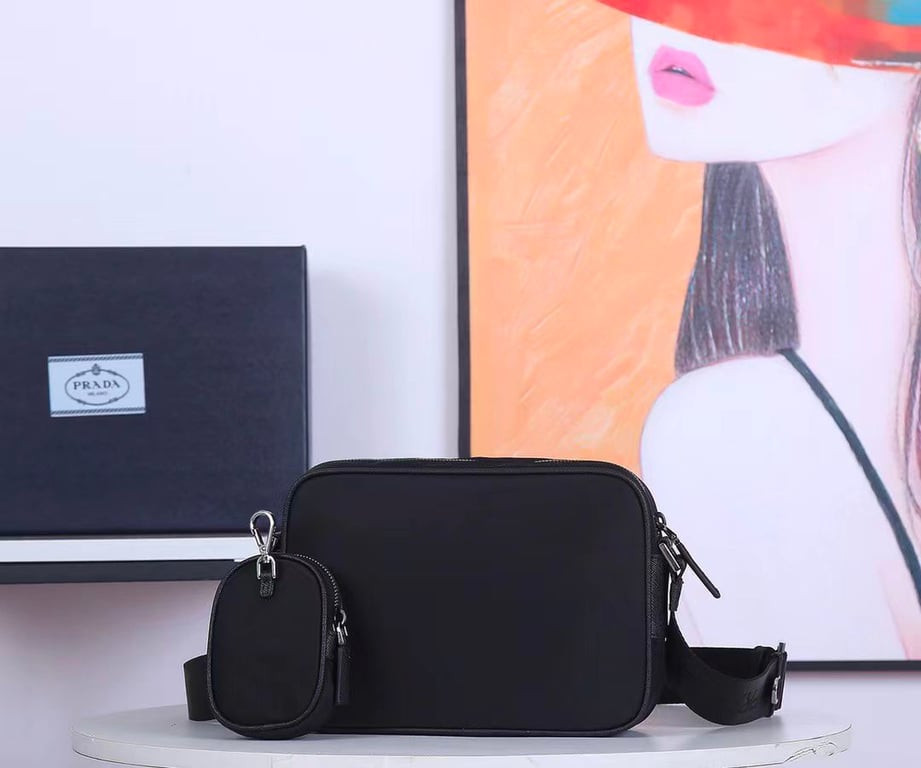Prada Bag/  23 x 16 x 7 cm 