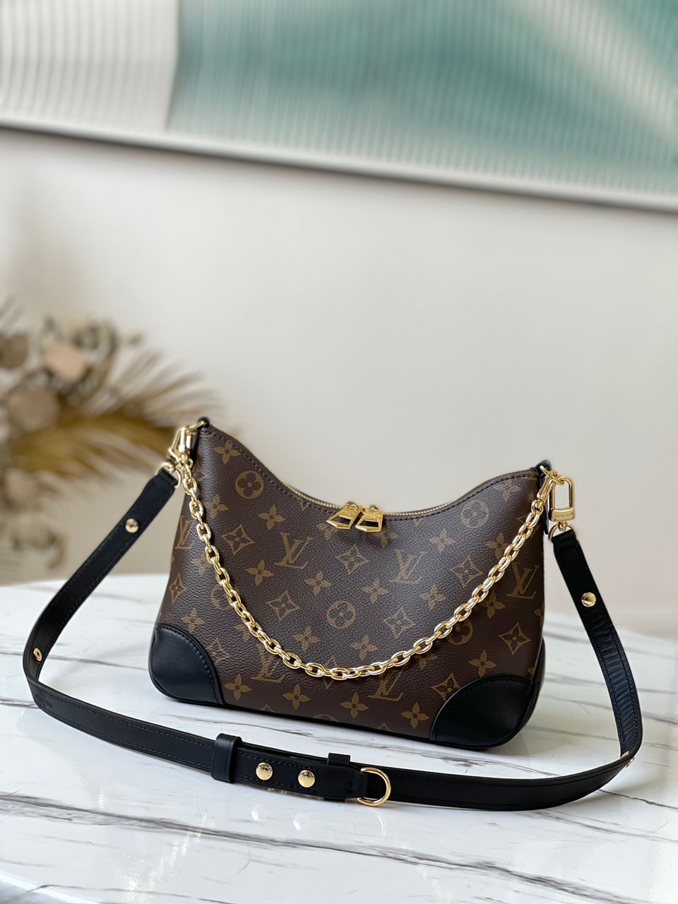 LV BAG/29 x 16 x 9.5 cm