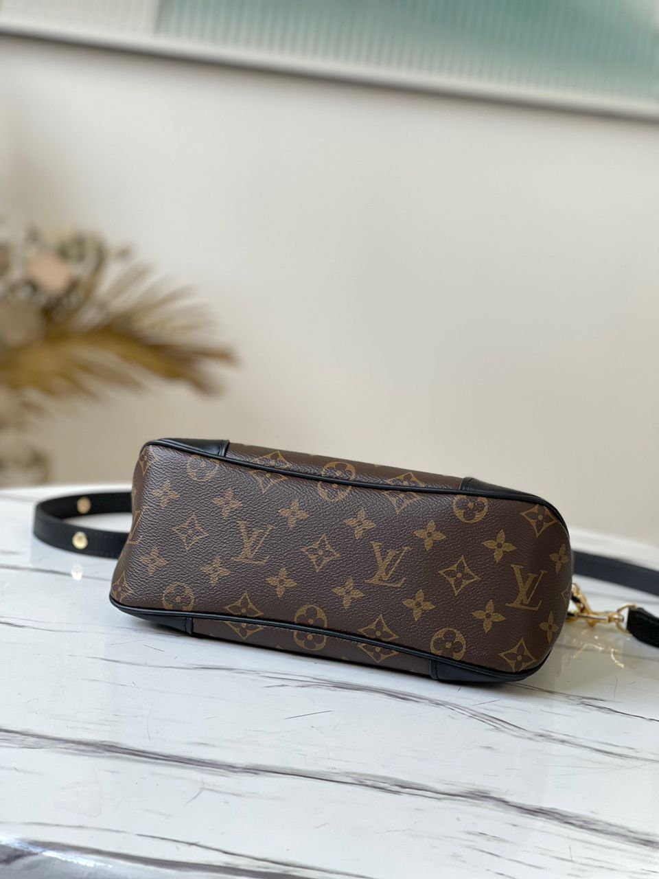 LV BAG/29 x 16 x 9.5 cm