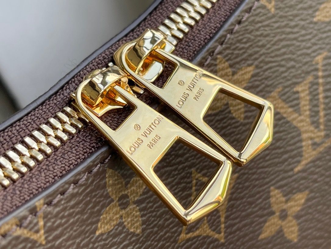 LV BAG/29 x 16 x 9.5 cm