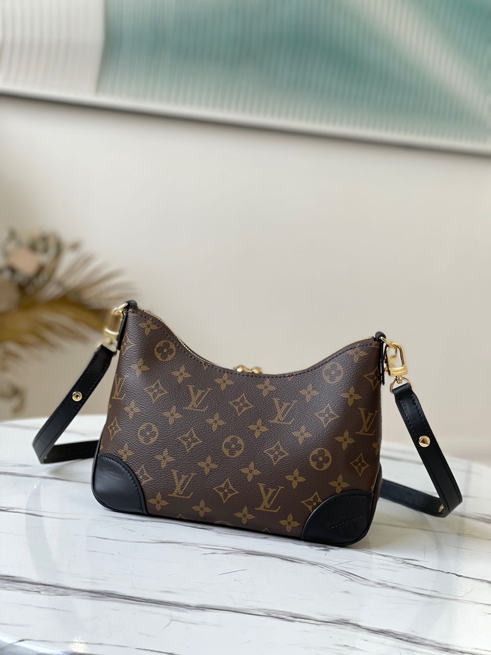 LV BAG/29 x 16 x 9.5 cm
