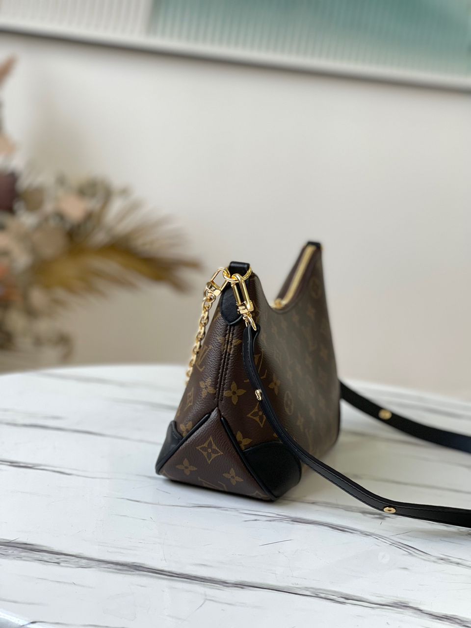 LV BAG/29 x 16 x 9.5 cm