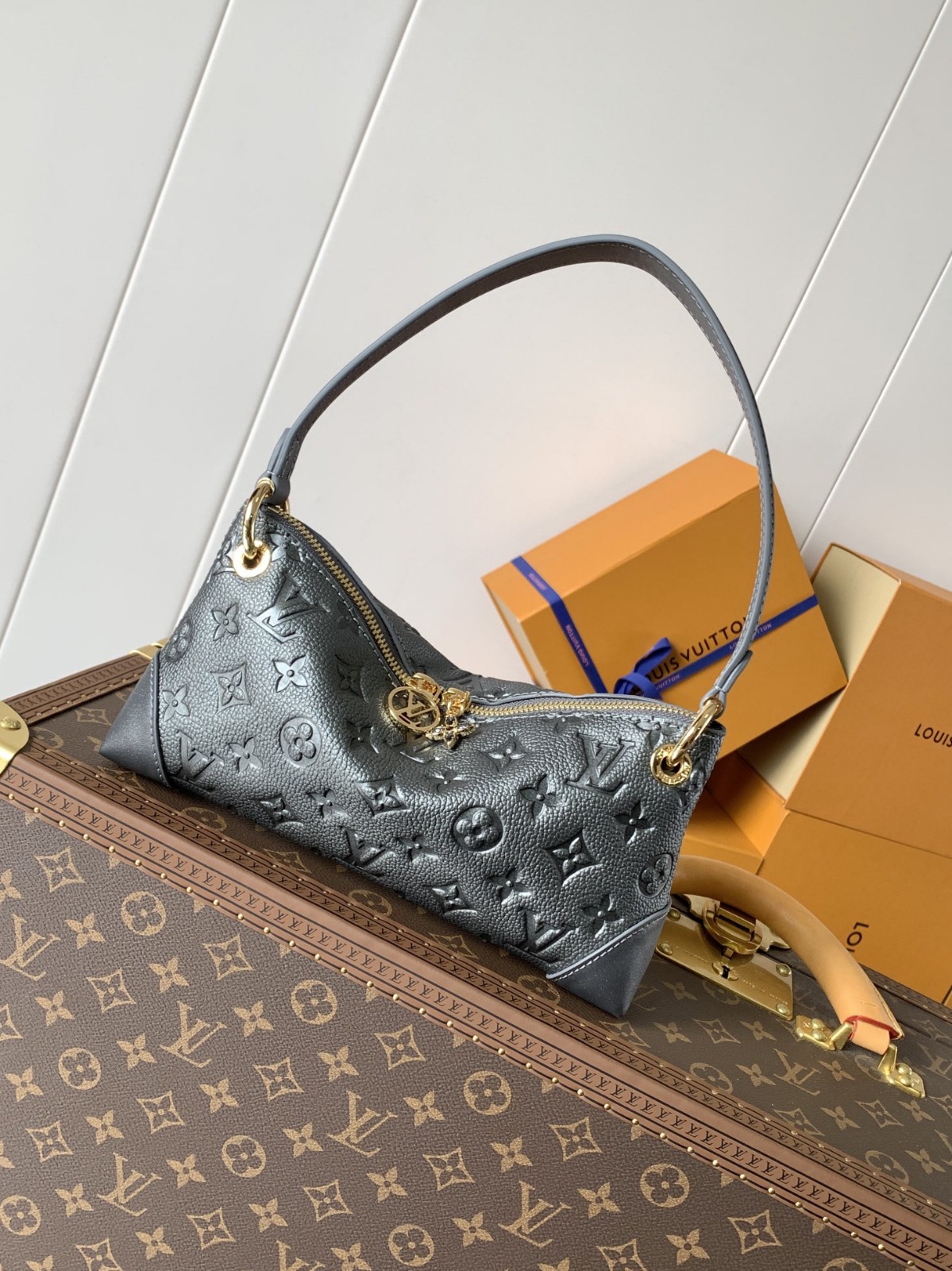 LV BAG/  24 x 13 cm