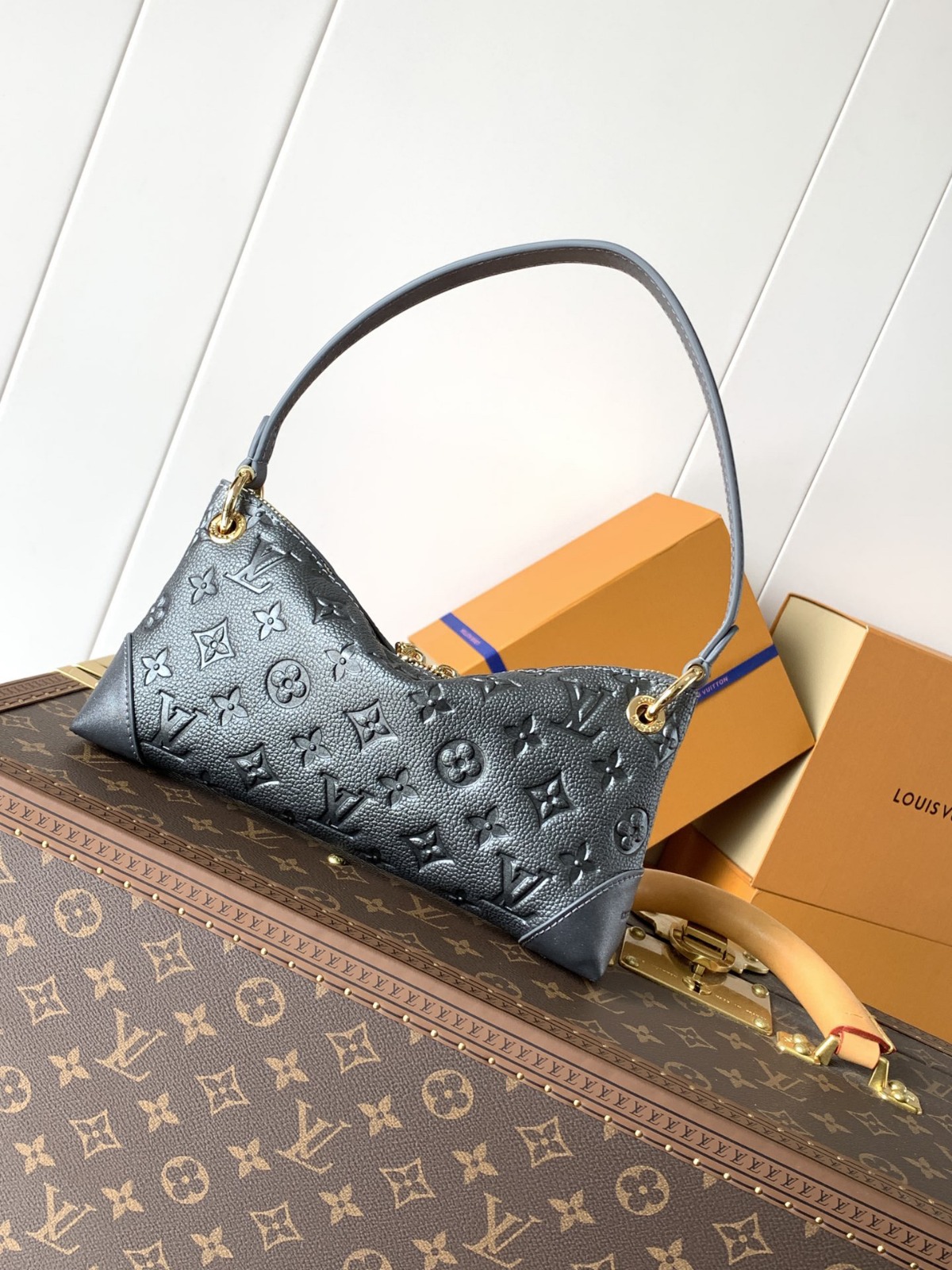 LV BAG/  24 x 13 cm