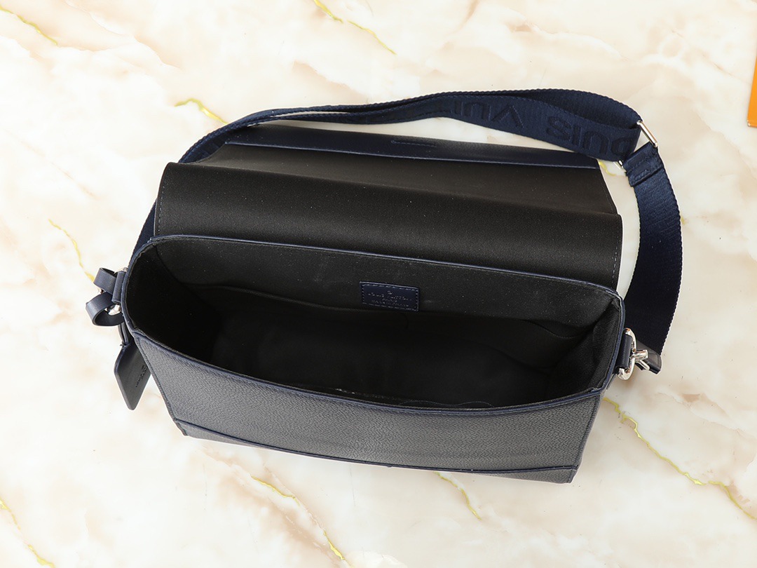 LV BAG/ 28x 24 x 10cm