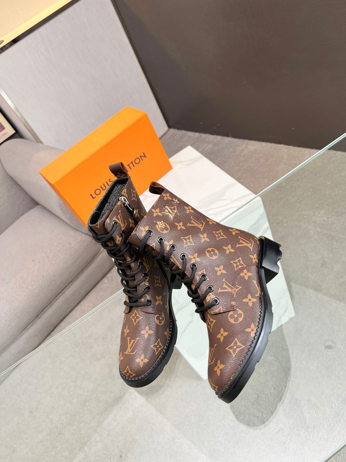 LV SHOES