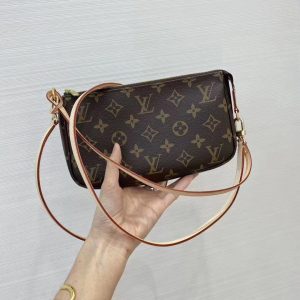 LV Bag/ 17*15*8cm