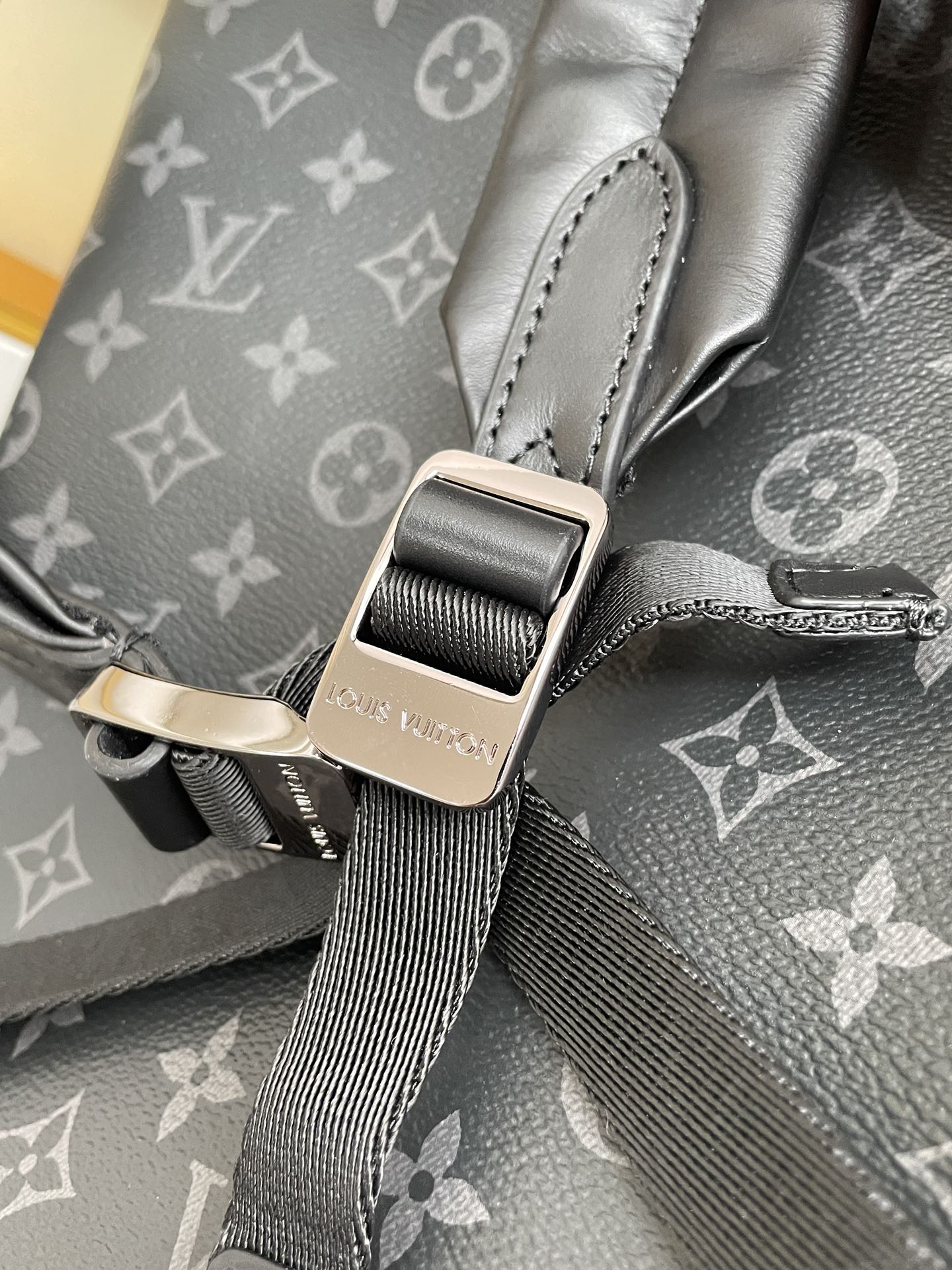 LV BAG/37 x 40 x 20 cm