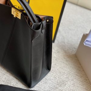 Fendi Bag/ 32 x 28 x 12 cm