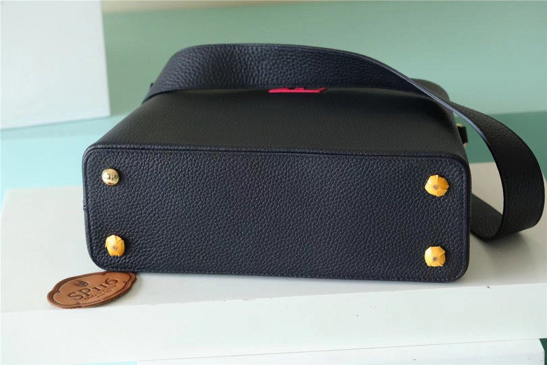 LV BAG/31.5 x 20 x 11 cm