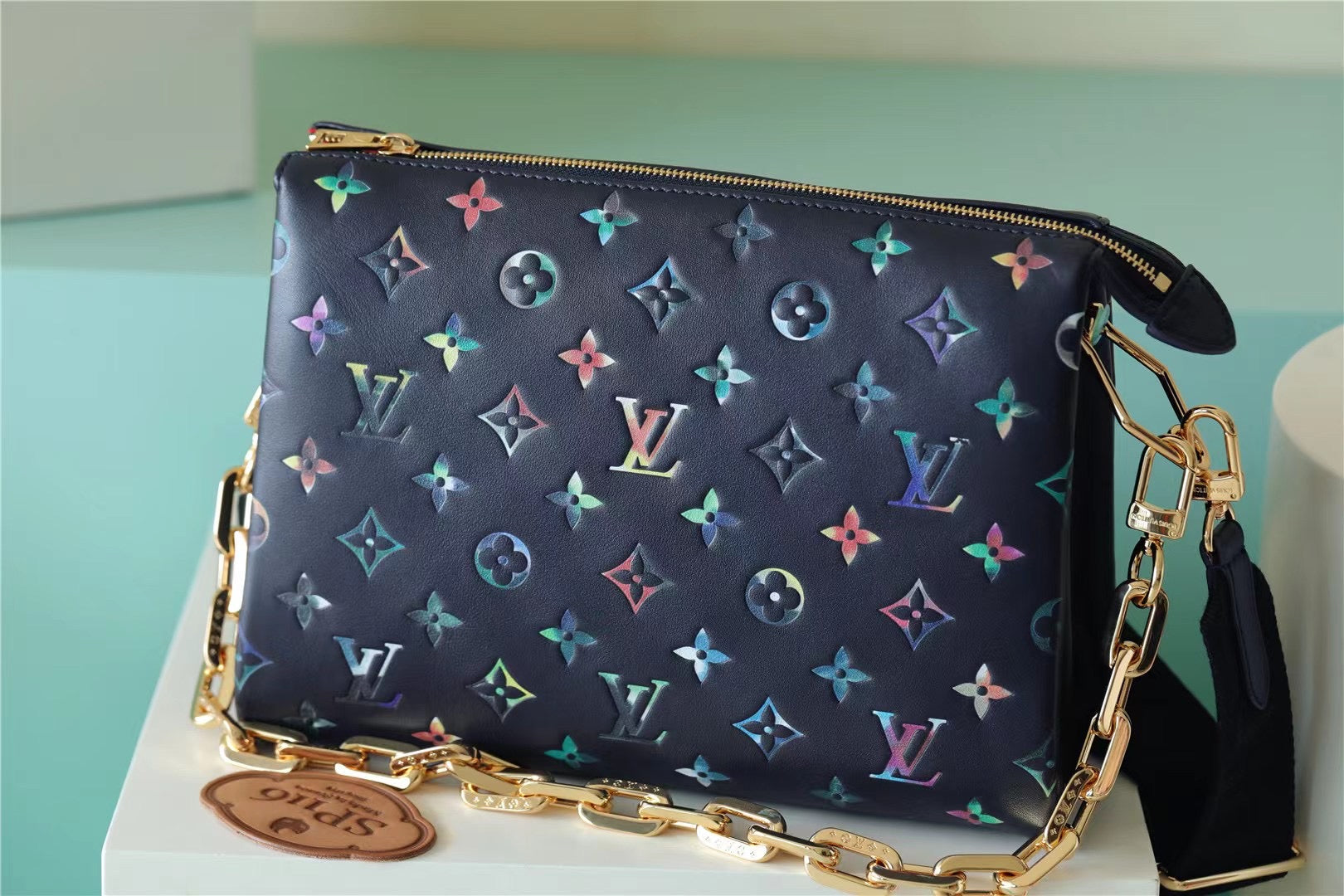 LV BAG/ 26 x 20 x 12 cm