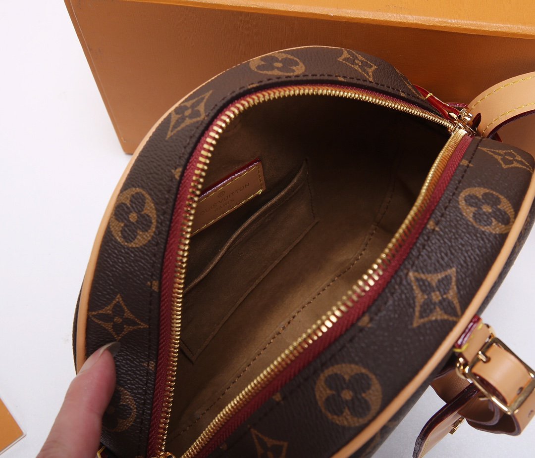 LV BAG/ 20*22.5*8cm