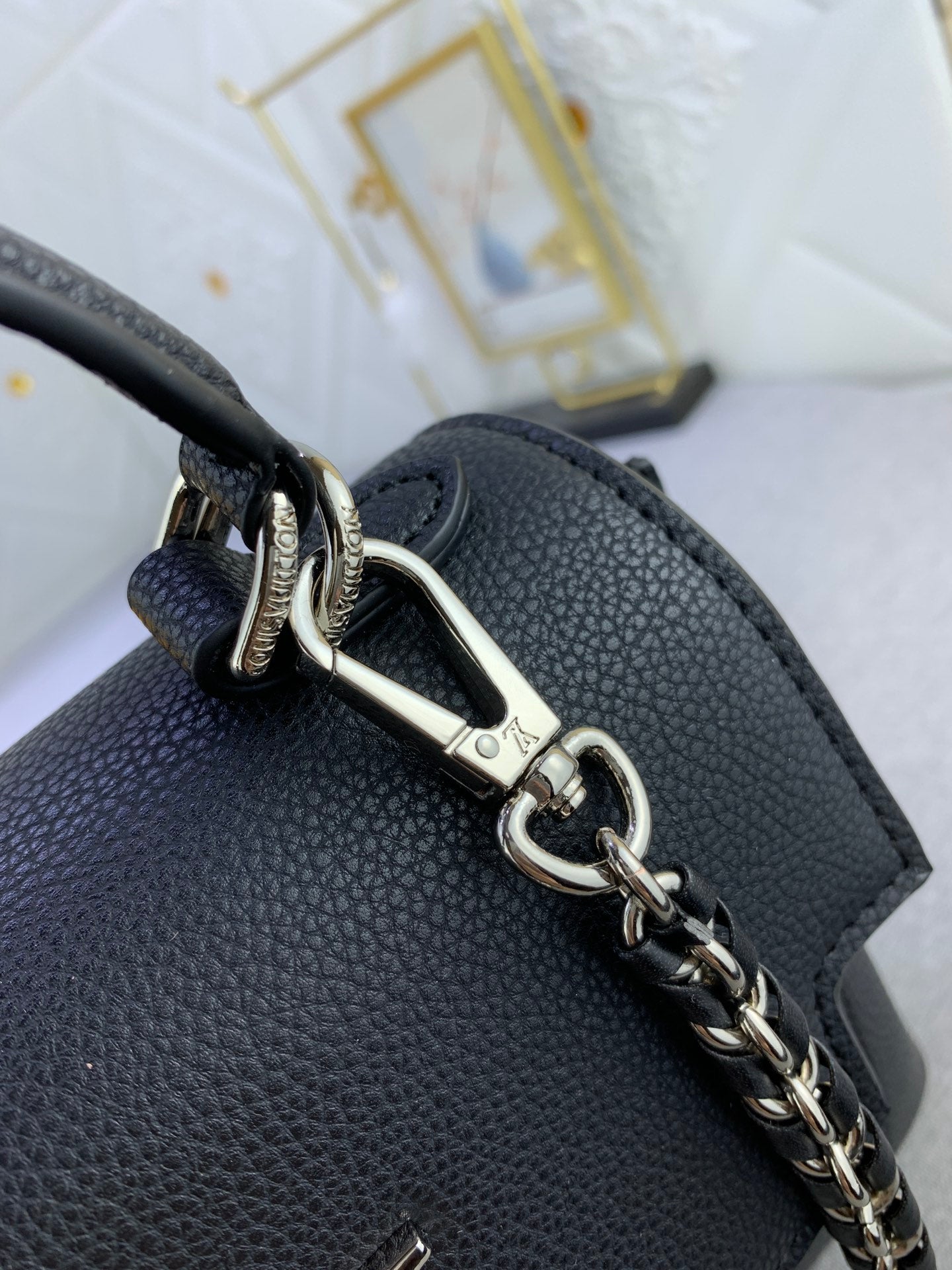 LV BAG/ 23 x 17 x 10 cm 
