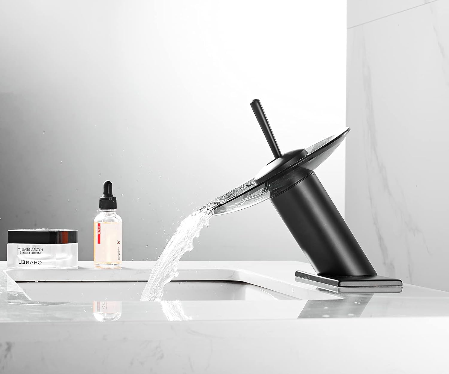 Bathroom Faucet Black Glass Waterfall Spout Single Handle 360° Swivel Solid Brass Bath Basin Lavatory Sink Vanity Faucet One or 3 Hole Commercial with Deck Plate